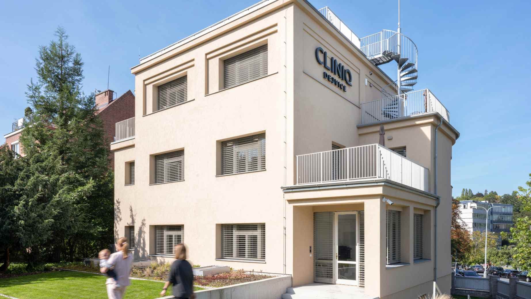 CLINIQ